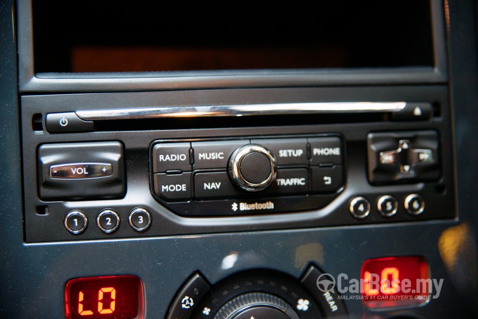 Peugeot 5008 Mk1 Facelift (2014) Interior