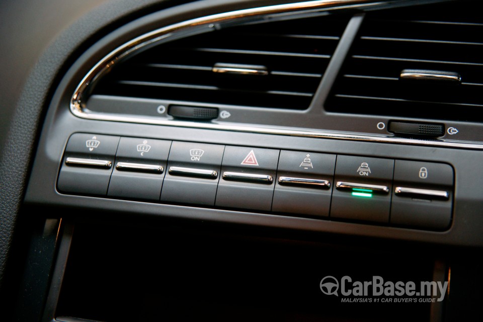 Peugeot 5008 Mk1 Facelift (2014) Interior