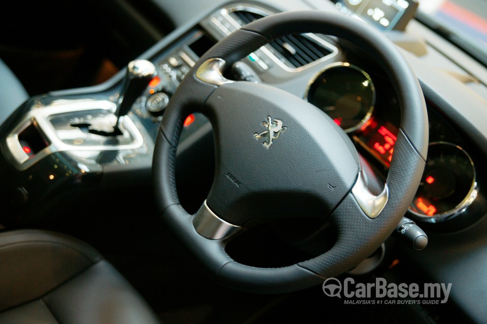 Peugeot 5008 Mk1 Facelift (2014) Interior