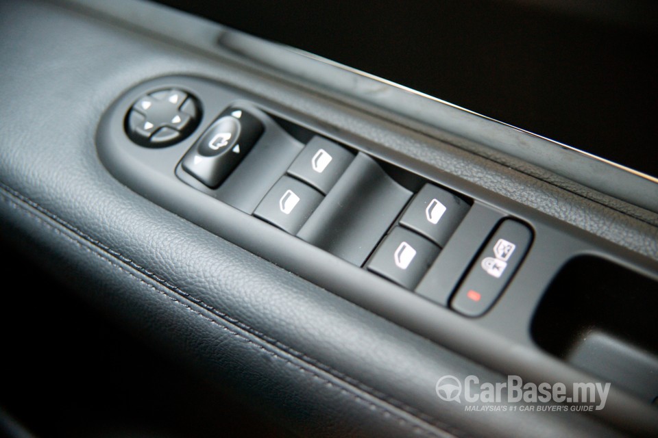 Peugeot 5008 Mk1 Facelift (2014) Interior