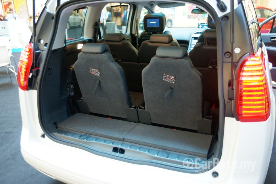 Peugeot 5008 Mk1 Facelift (2014) Interior