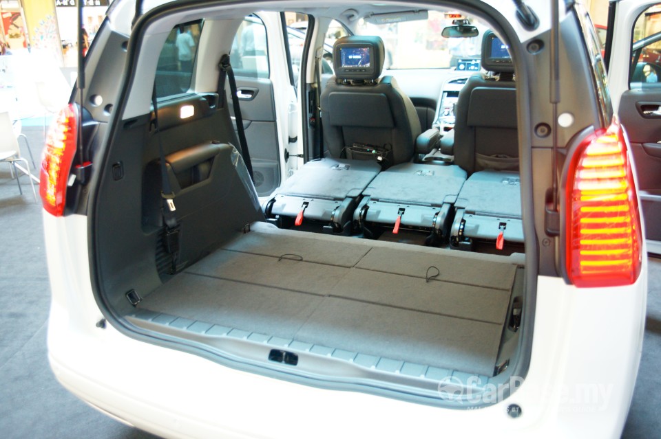Peugeot 5008 Mk1 Facelift (2014) Interior