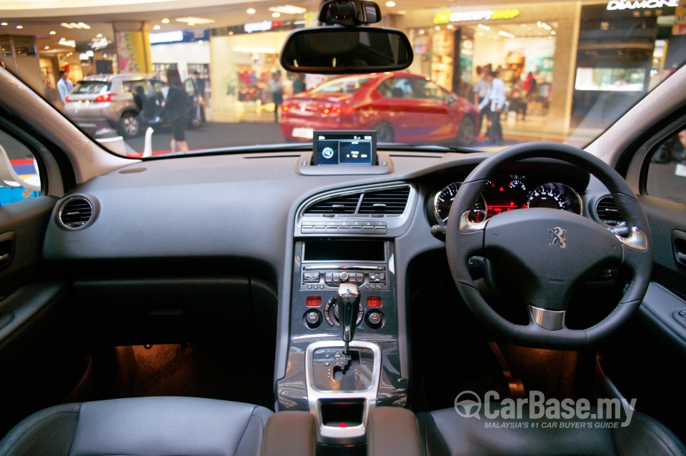 Peugeot 5008 Mk1 Facelift (2014) Interior