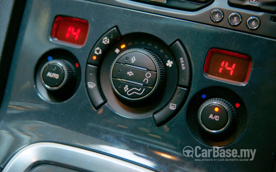 Peugeot 5008 Mk1 Facelift (2014) Interior