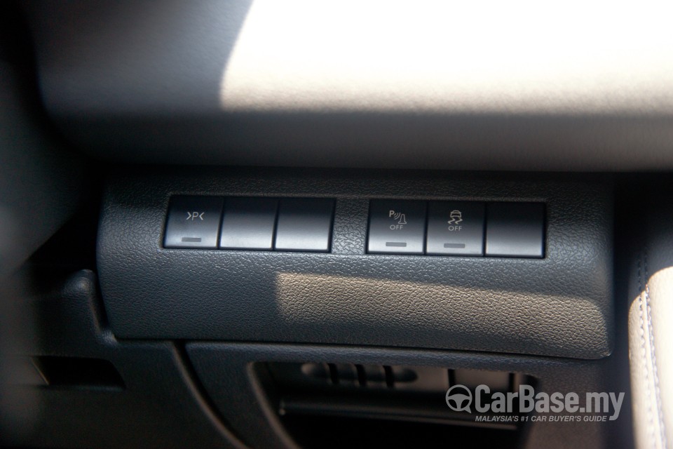 Peugeot 5008 Mk1 Facelift (2014) Interior