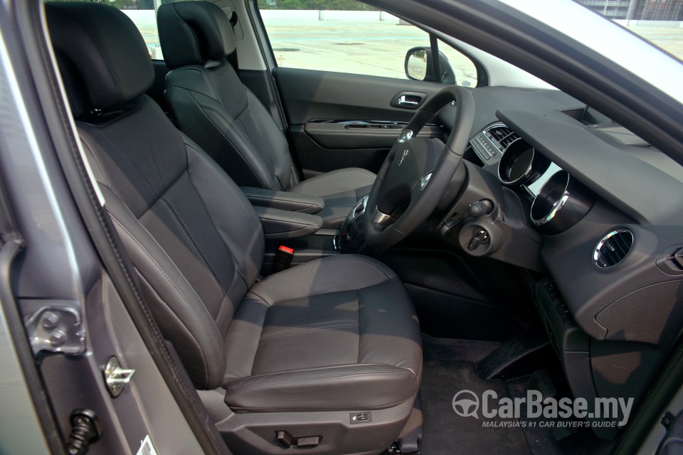 Peugeot 5008 Mk1 Facelift (2014) Interior