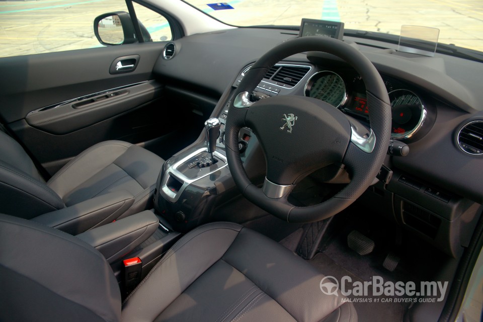 Peugeot 5008 Mk1 Facelift (2014) Interior