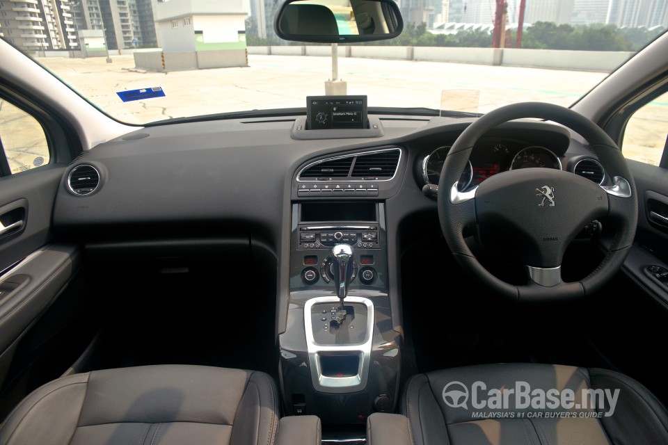 Peugeot 5008 Mk1 Facelift (2014) Interior