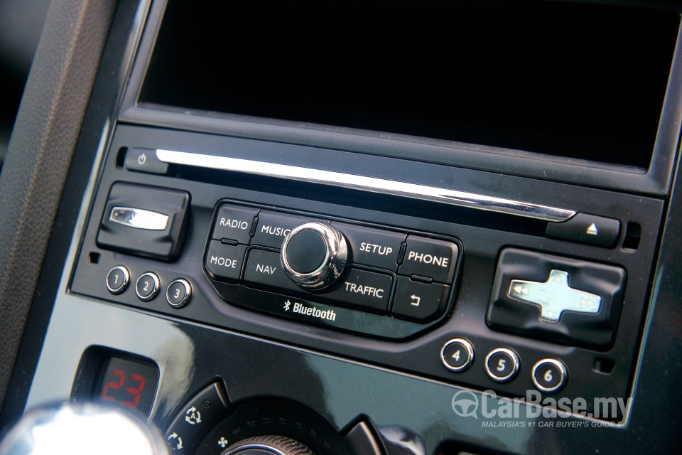Peugeot 5008 Mk1 Facelift (2014) Interior