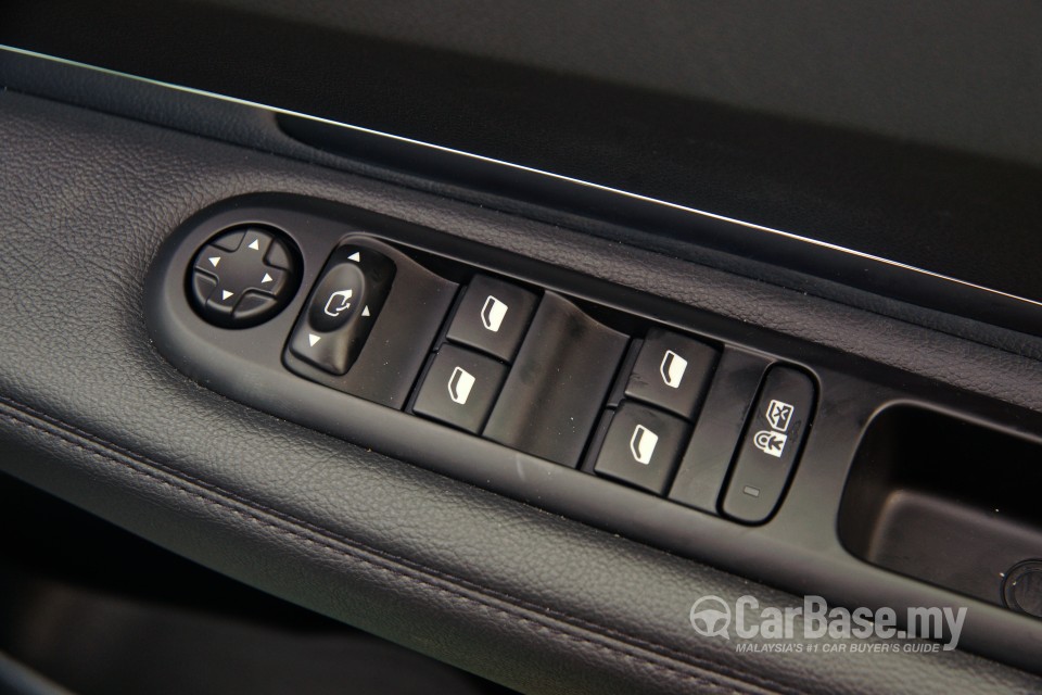 Peugeot 5008 Mk1 Facelift (2014) Interior