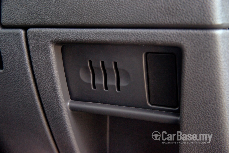 Peugeot 5008 Mk1 Facelift (2014) Interior