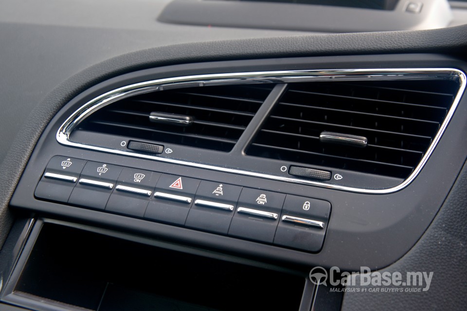 Peugeot 5008 Mk1 Facelift (2014) Interior