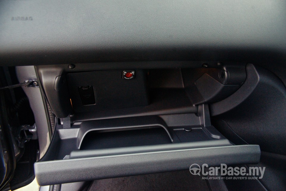 Peugeot 5008 Mk1 Facelift (2014) Interior