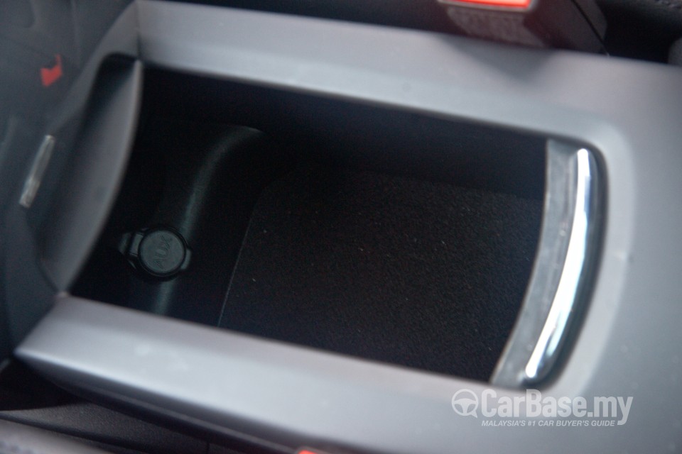 Peugeot 5008 Mk1 Facelift (2014) Interior