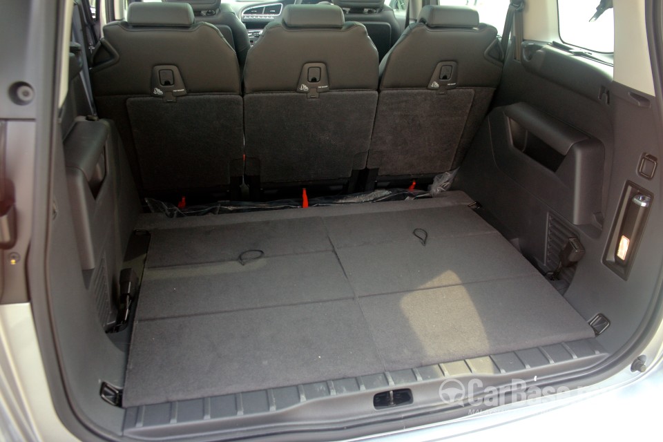Peugeot 5008 Mk1 Facelift (2014) Interior