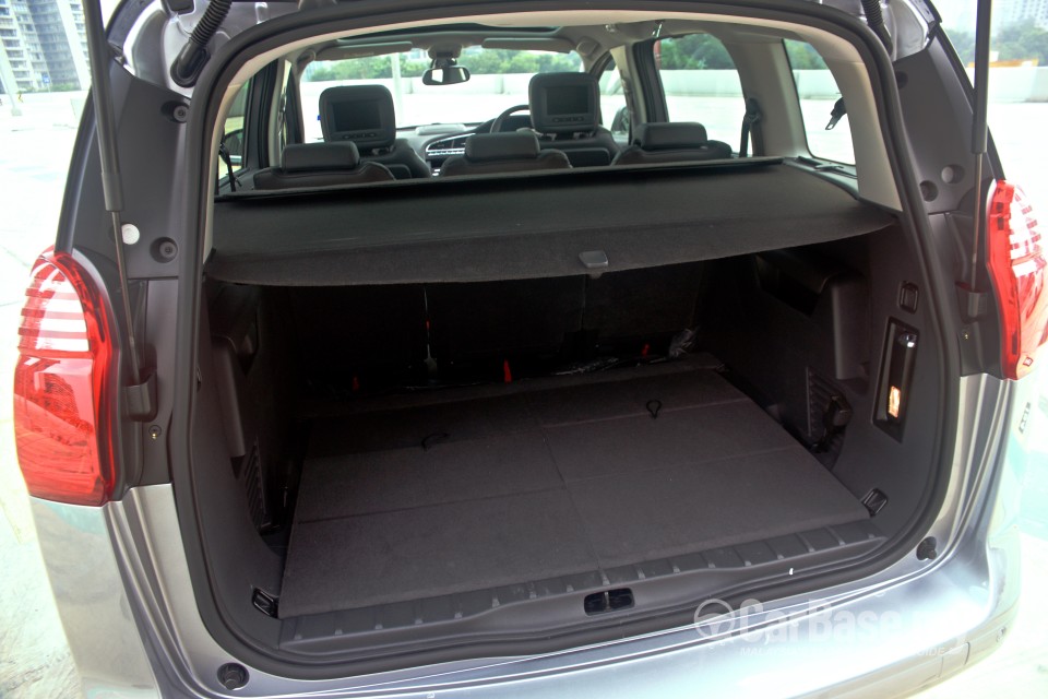 Peugeot 5008 Mk1 Facelift (2014) Interior