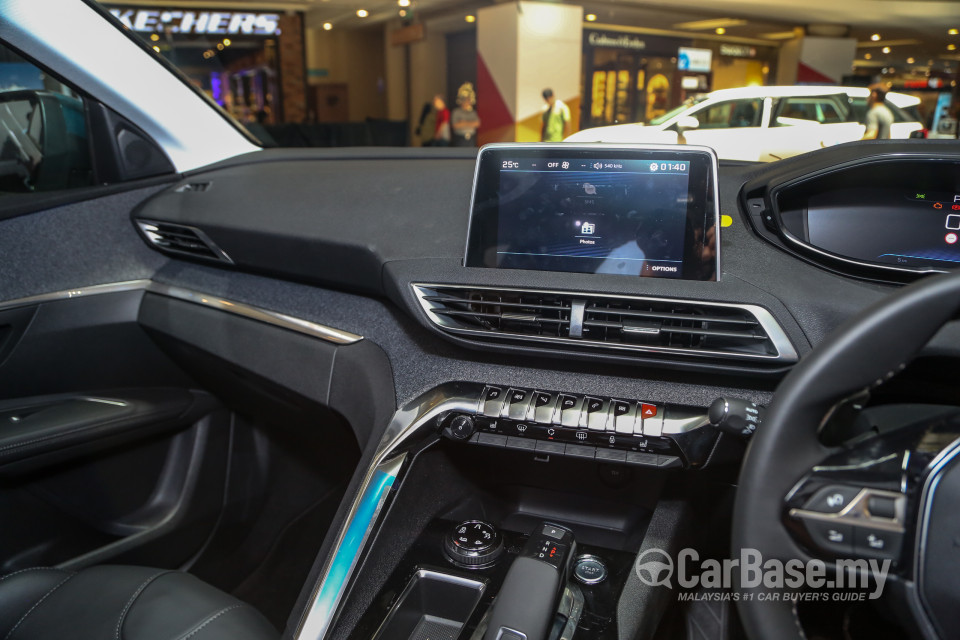 Peugeot 5008 P87 (2018) Interior