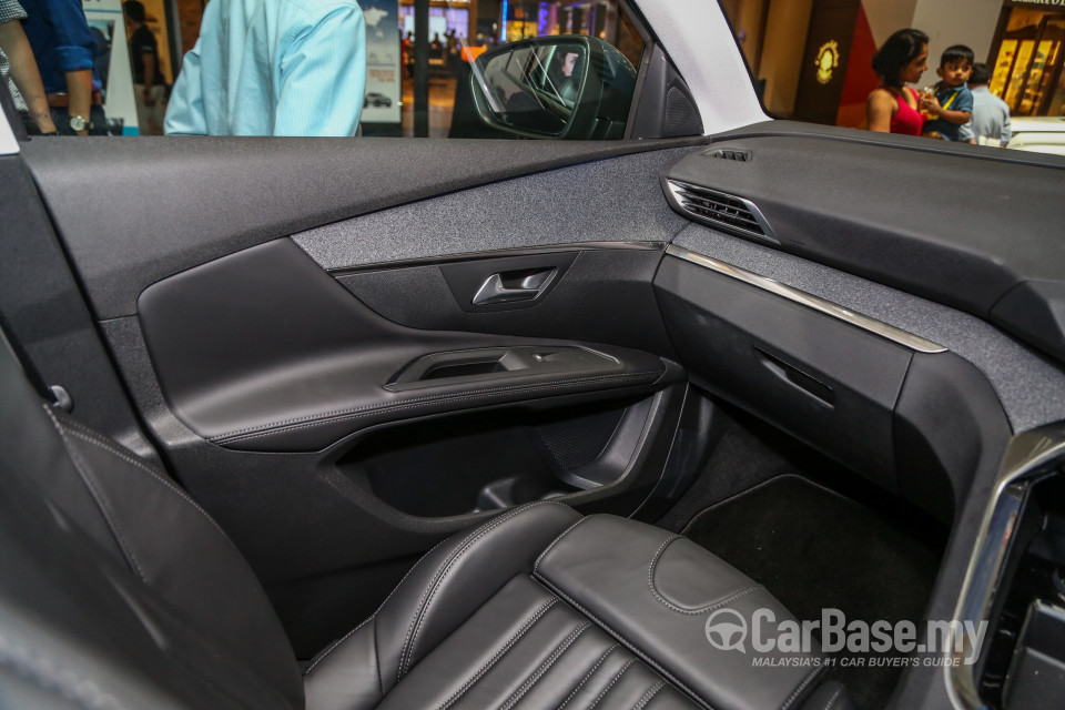Peugeot 5008 P87 (2018) Interior