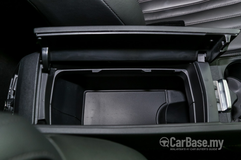 Peugeot 5008 P87 (2018) Interior