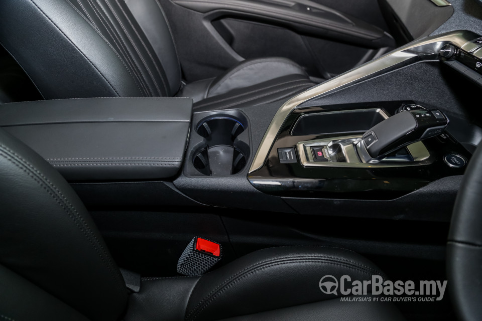 Peugeot 5008 P87 (2018) Interior
