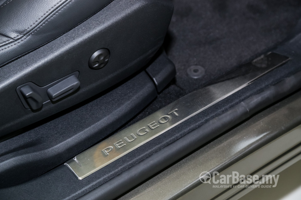 Peugeot 5008 P87 (2018) Interior