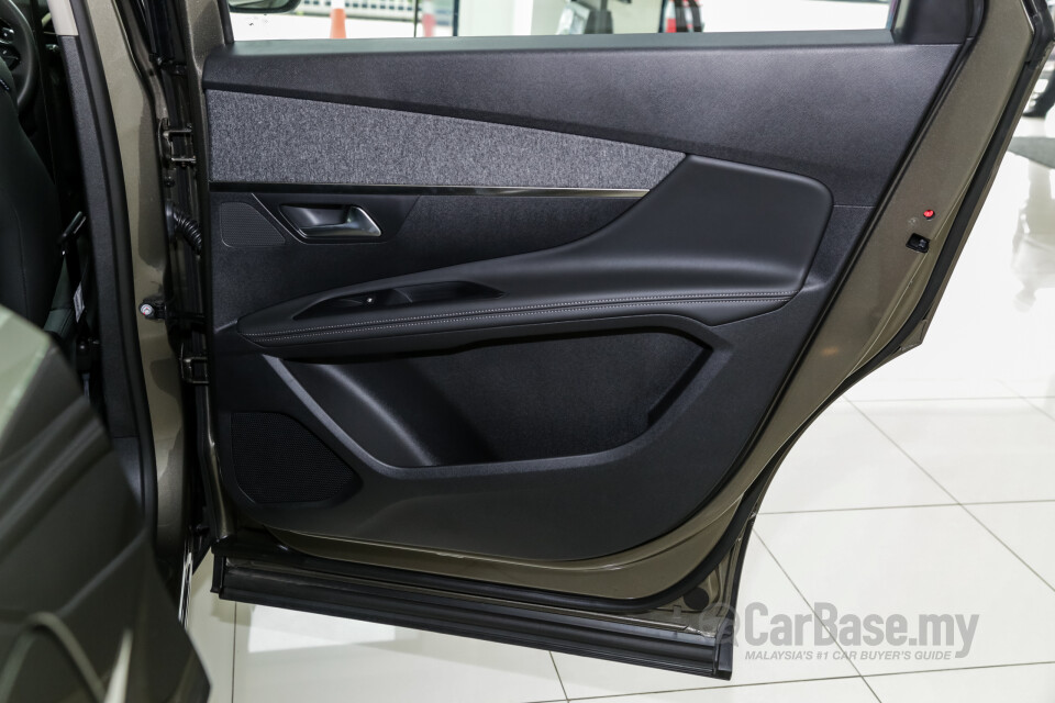 Perodua Aruz D38L (2019) Interior