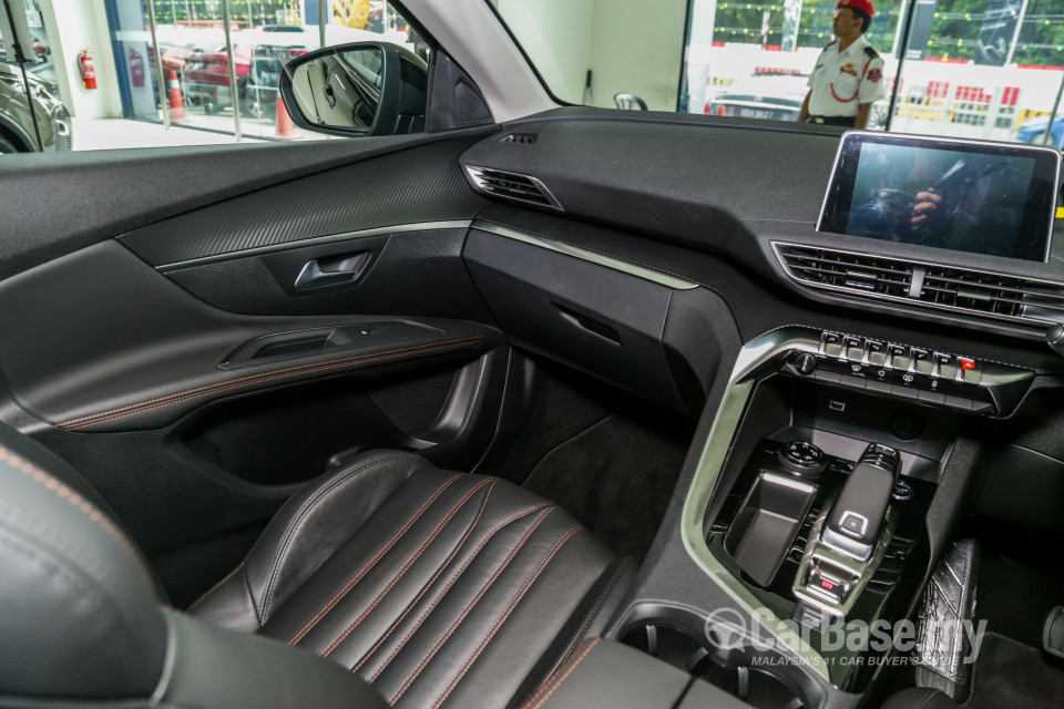 Peugeot 5008 P87 (2018) Interior