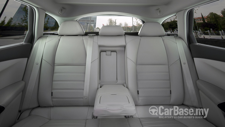 Peugeot 508 SW Mk1 (2012) Interior