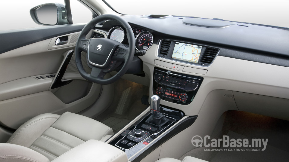 Peugeot 508 SW Mk1 (2012) Interior