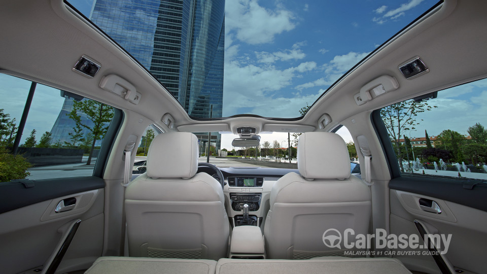 Peugeot 508 SW Mk1 (2012) Interior