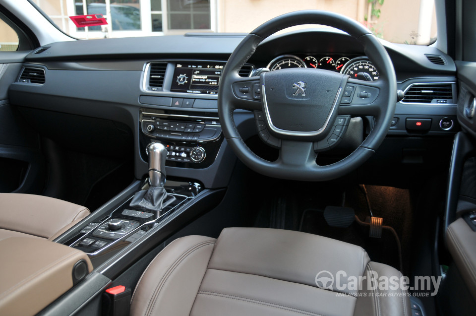 Peugeot 508 SW Mk1 (2012) Interior