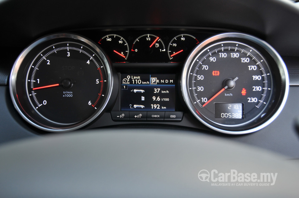 Peugeot 508 SW Mk1 (2012) Interior