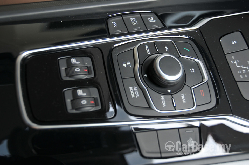 Peugeot 508 SW Mk1 (2012) Interior