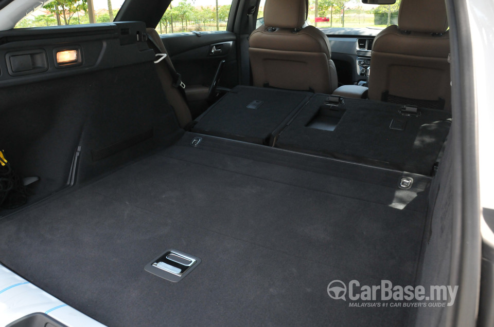 Peugeot 508 SW Mk1 (2012) Interior