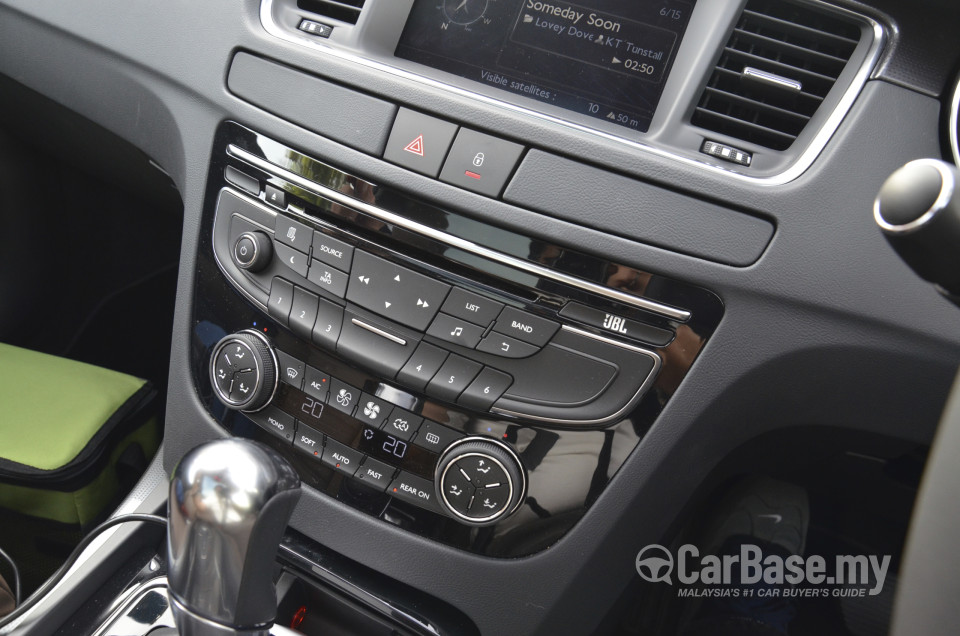 Peugeot 508 SW Mk1 (2012) Interior
