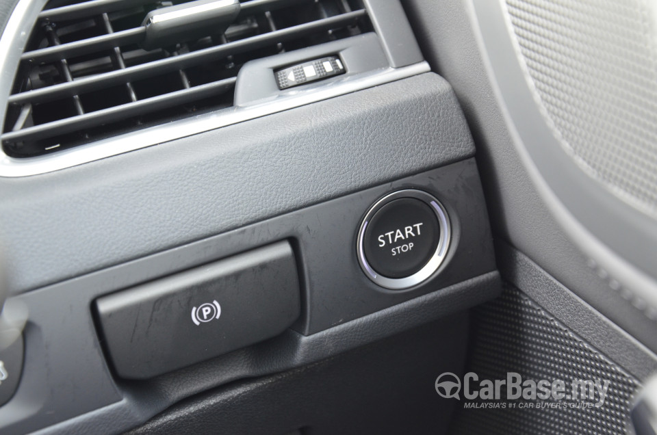 Peugeot 508 SW Mk1 (2012) Interior