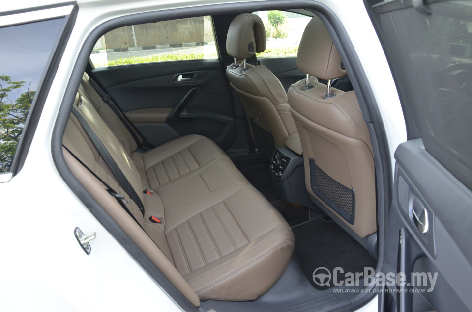 Peugeot 508 SW Mk1 (2012) Interior