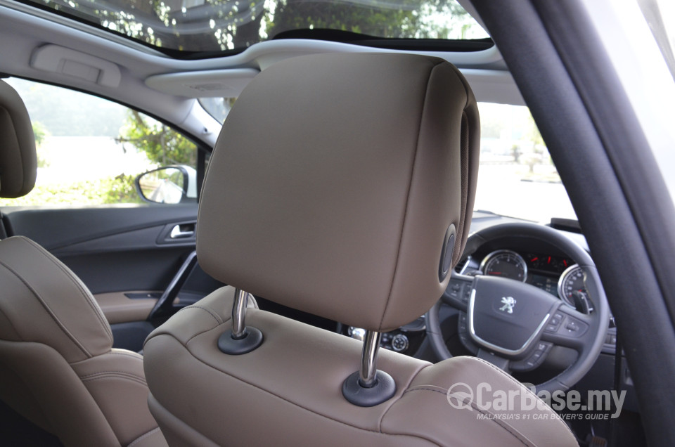Peugeot 508 SW Mk1 (2012) Interior