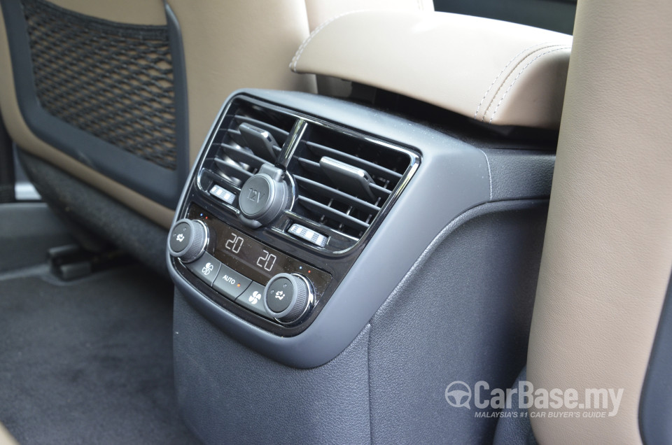 Peugeot 508 SW Mk1 (2012) Interior
