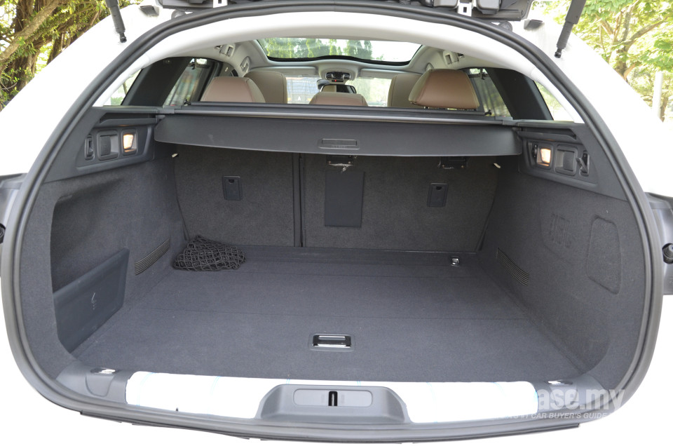 Peugeot 508 SW Mk1 (2012) Interior