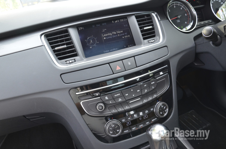 Peugeot 508 SW Mk1 (2012) Interior