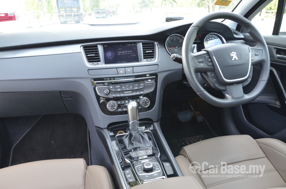 Peugeot 508 SW Mk1 (2012) Interior