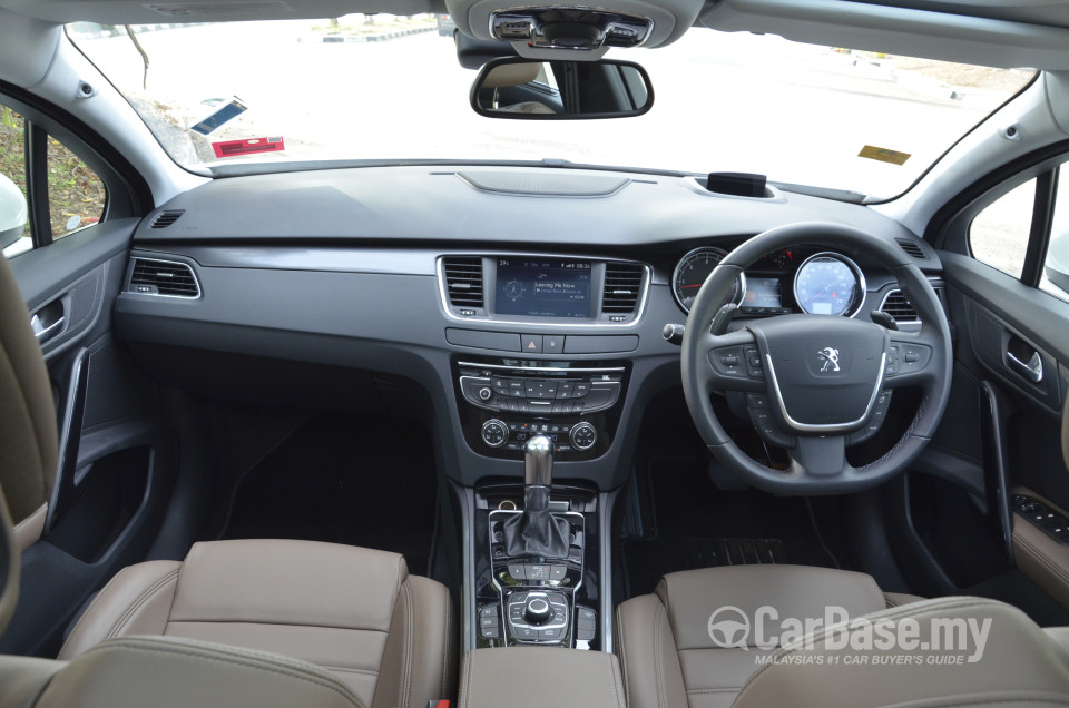 Peugeot 508 SW Mk1 (2012) Interior