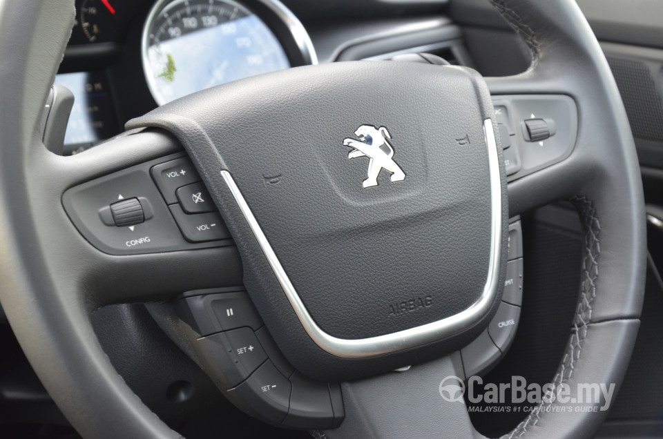 Peugeot 508 SW Mk1 (2012) Interior