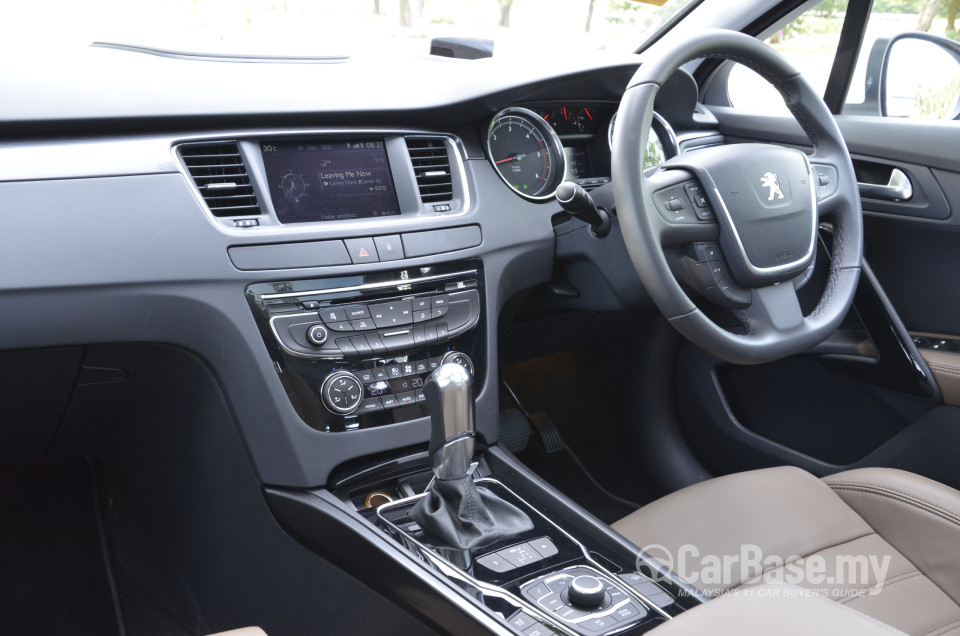 Peugeot 508 SW Mk1 (2012) Interior