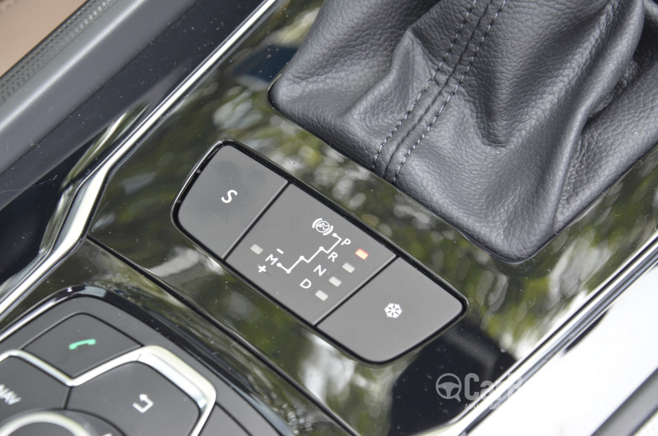 Peugeot 508 SW Mk1 (2012) Interior