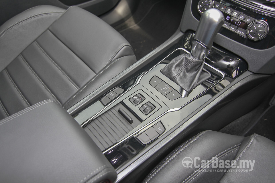 Peugeot 508 SW Mk1 Facelift (2015) Interior