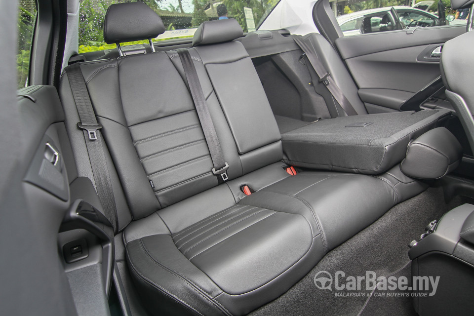 Peugeot 508 SW Mk1 Facelift (2015) Interior