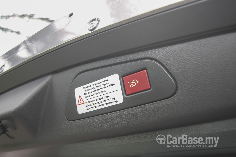 Peugeot 508 SW Mk1 Facelift (2015) Interior