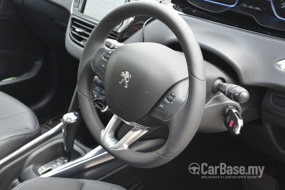 Peugeot 2008 A94 (2014) Interior